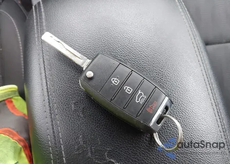 2020 Kia Sportage Lx z USA, uszkodzony, nr VIN KNDPMCAC0L7728569